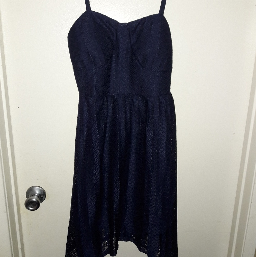 Medium backless lace dress No Boundaries